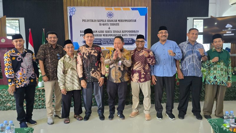 Foto: Saat sesi foto bersama pejabat publik di kampus STTAR, Kary: Infomalut.id 